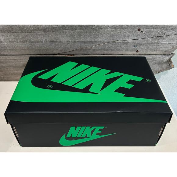 Nike Air Jordan 1 Retro High OG Black Lucky Green Men Sz 8.5 - Picture 2 of 16
